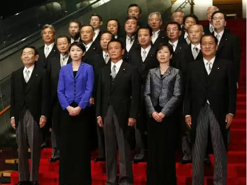В японском правительстве сформирован новый кабинет министров