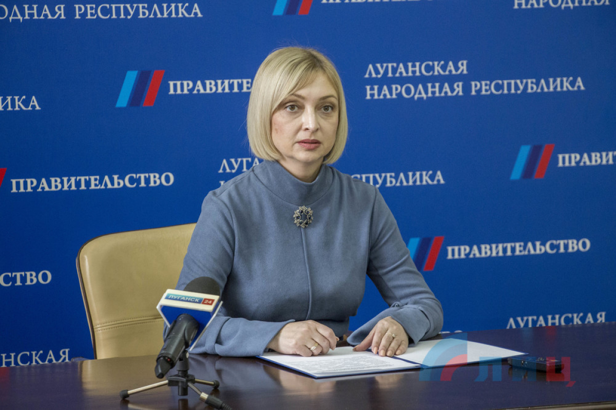 ​В "ЛНР" "министр здравоохранения" Пащенко отправила дочь во Францию и готовит "бегство" в Киев