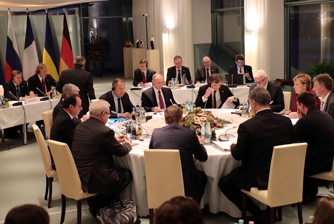 Напряжение растет: Порошенко, Меркель, Олланд и Путин говорят более 1,5 часа, давно превысив отведенный на "нормандский" разговор регламент