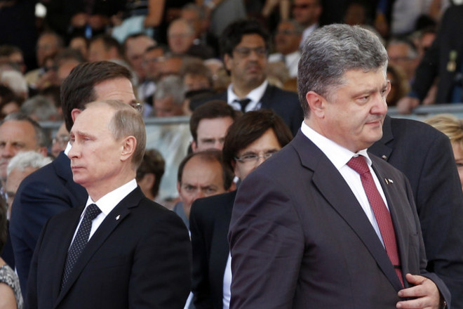 Путин вошел в зал переговоров, где должна состояться встреча с Порошенко