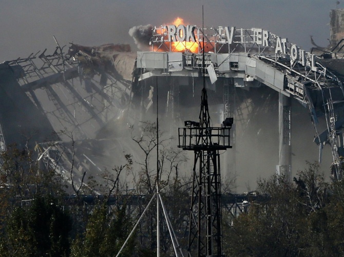 У Донецкого аэропорта снова «горячо»: в ОБСЕ насчитали около 200 взрывов