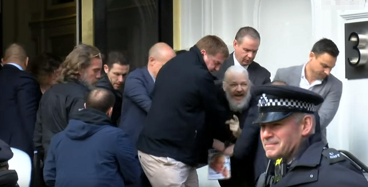 Основатель Wikileaks Ассанж арестован в Англии – подробности и видео