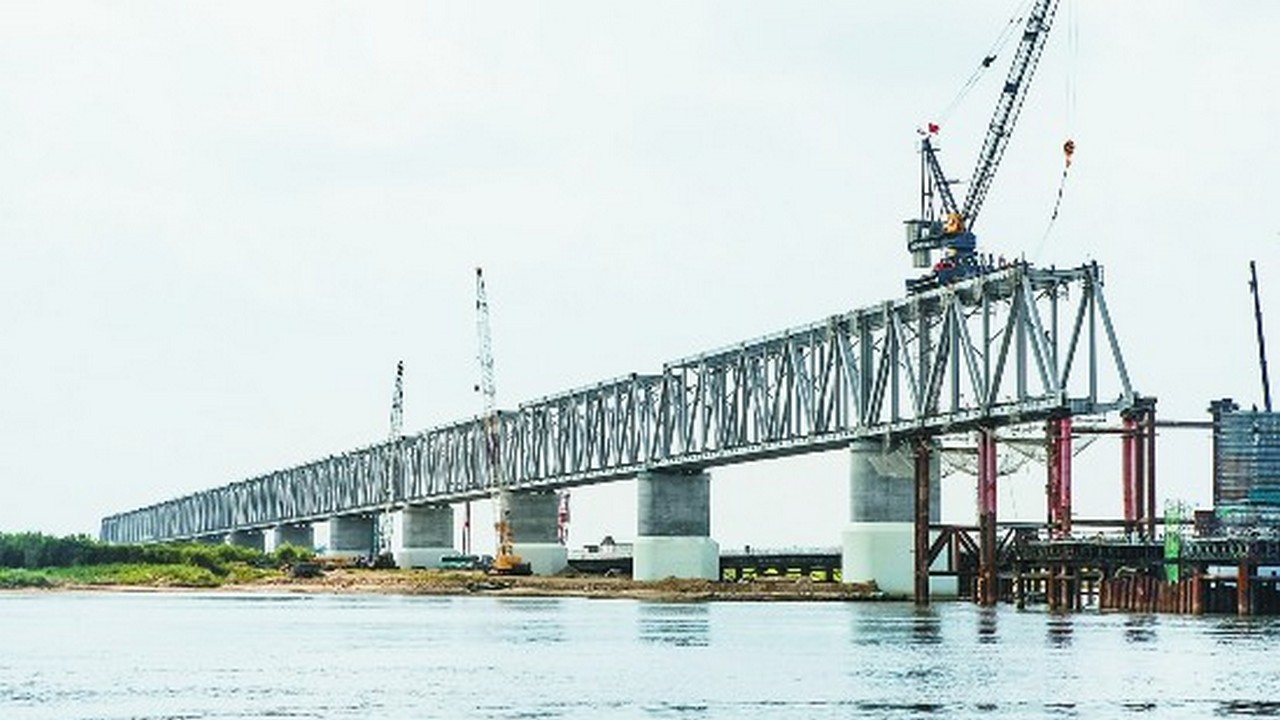 Крупный спор с Китаем: Россия не может достроить свою часть моста через Амур, испытывая терпение соседа