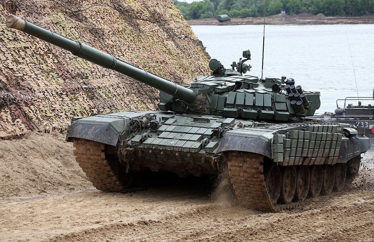 Французская Nexter System показала видео ликвидации двух российских танков "Т-72" гаубицей CAESAR