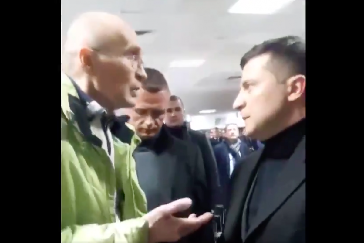 "Ну подпишите", - Зеленского в "Борисполе" поймали активисты из-за Кличко