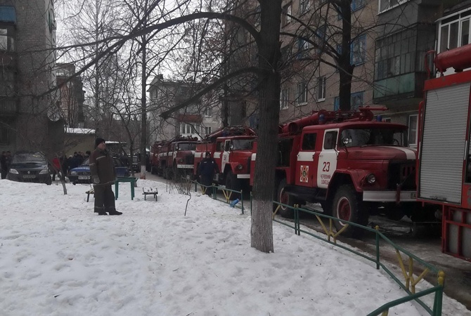 В многоквартирном доме на Харьковщине прогремел взрыв: пятеро тяжелораненых, одну из жертв взрывная волна выбросила с балкона