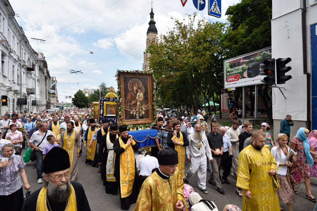 Пробки в столице: в Киеве начался Крестный ход УПЦ Московского патриархата - кадры