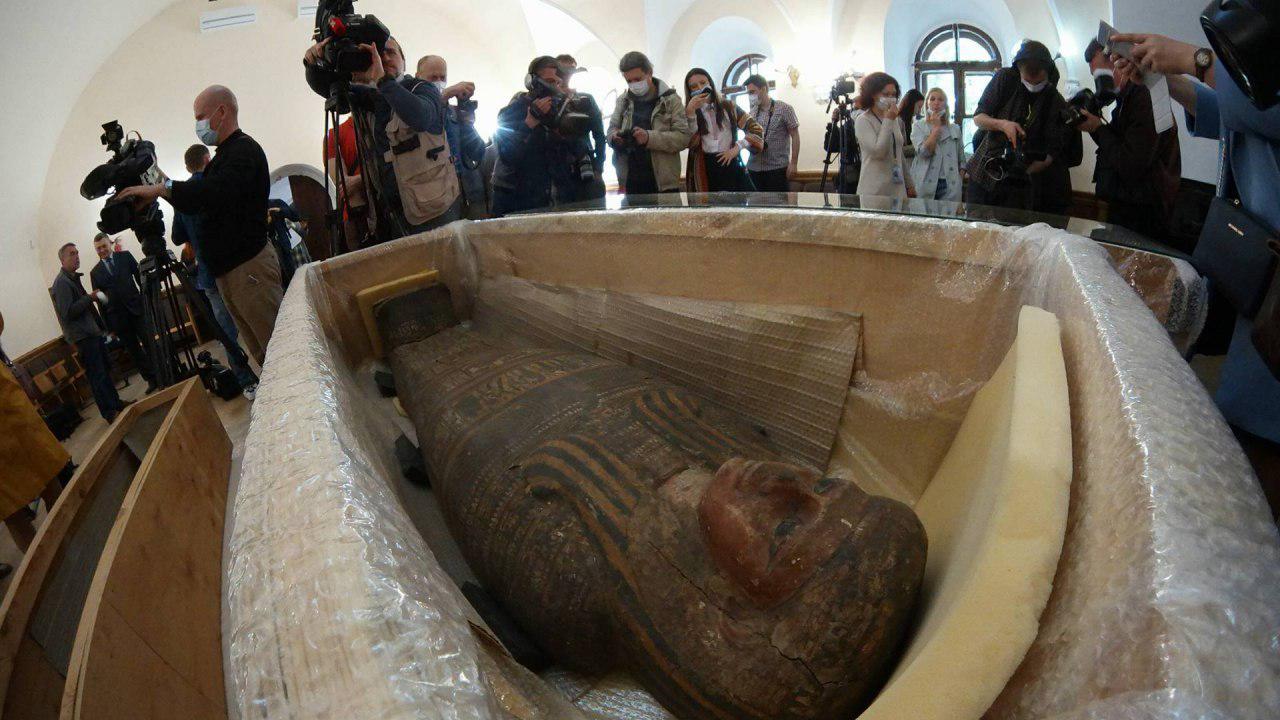 В архивном фонде музея Киева по невероятный случайности обнаружено утерянное захоронение египетской мумии: СМИ опубликовали первые фото уникальной находки