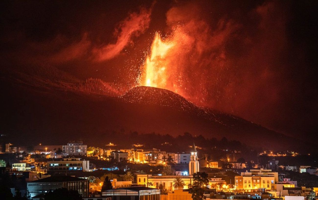 Новые кадры последствий мощнейшего извержения вулкана на Канарах показали в Сети