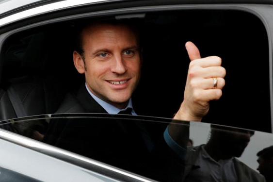 Рекорд Ле Пен и триумфальная победа Макрона: во Франции подсчитали 100% бюллетеней 