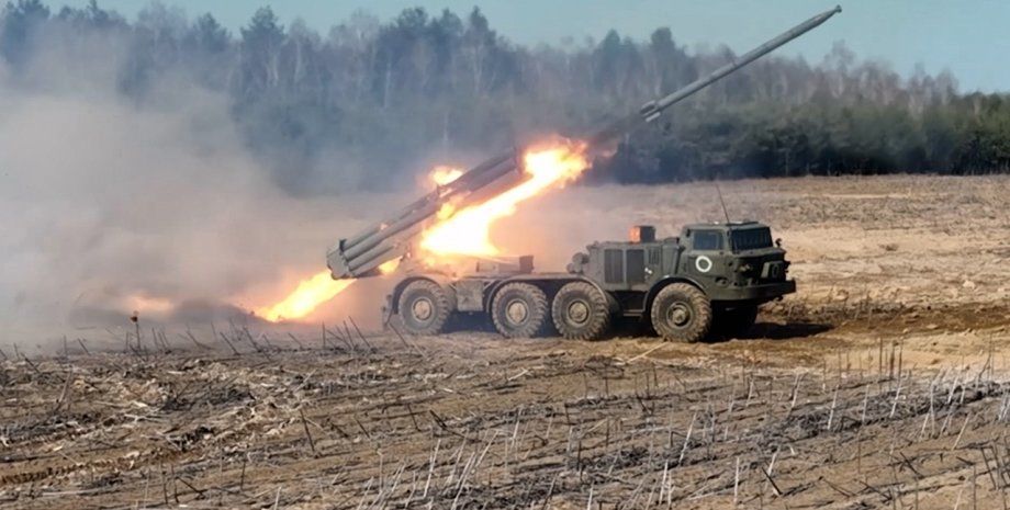 ВСУ дроном взорвали российский "Ураган" на расстоянии 25 км: появилось FPV-видео
