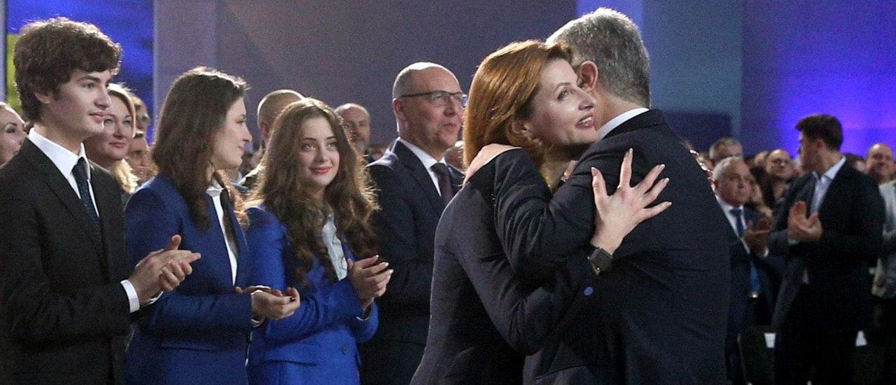 Порошенко трогательно поздравил родных с Днем семьи: "Благодаря вам я чувствую себя счастливым"