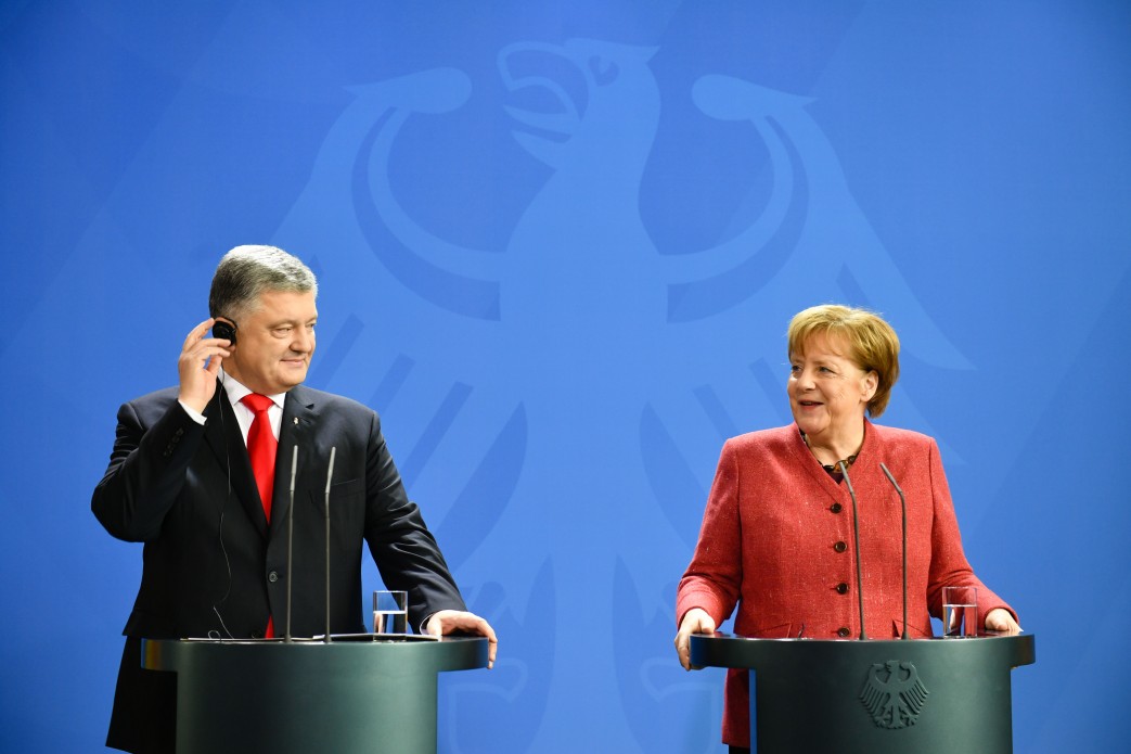 Порошенко на встрече с Меркель: "Украина это сделала и выдержала один из самых сложных экзаменов", - фото