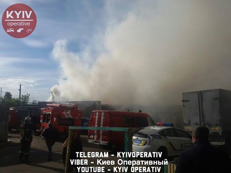 Социальные сети отреагировали на пожар на Дарницком рынке в столице 