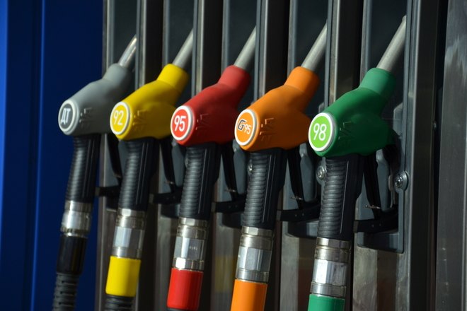 Обвал цены на украинских заправках: бензин и ДТ стали дешевле
