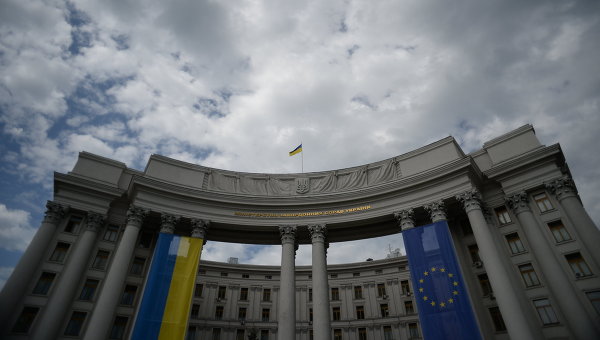 МИД: Украина обсуждает возможные формы присутствия ООН в Донбассе