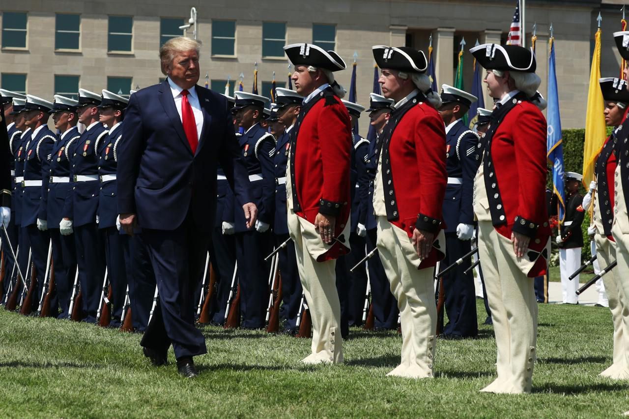 В стиле СССР: Трамп хочет военным парадом отпраздновать 250-летие армии США в свой день рождения – СМИ