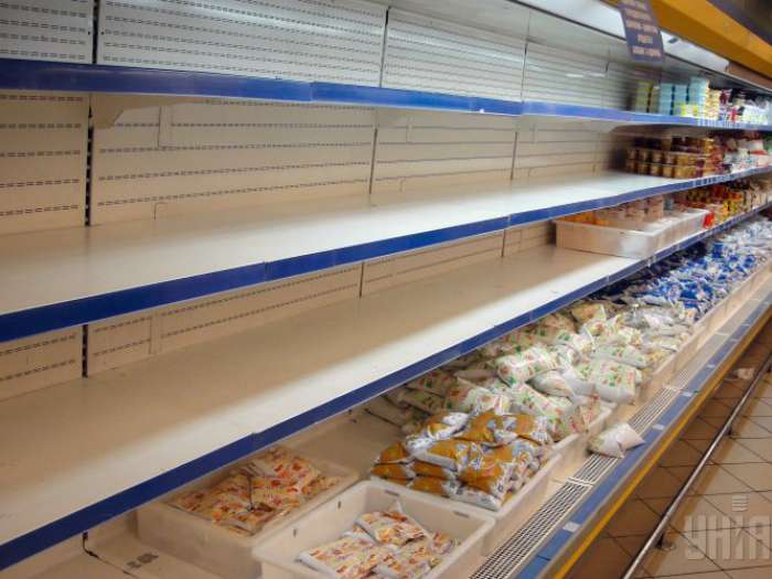 Оккупированный Крым не может сам обеспечить себя продуктами, - Аксенов