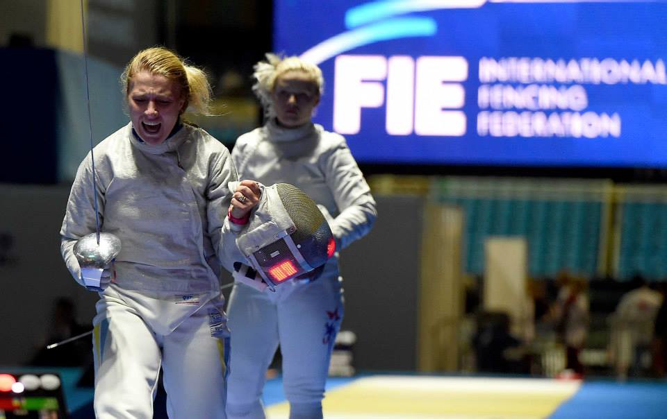 Украинские фехтовальщицы сенсационно вырвали у россиянок победу на престижном Кубке Акрополис
