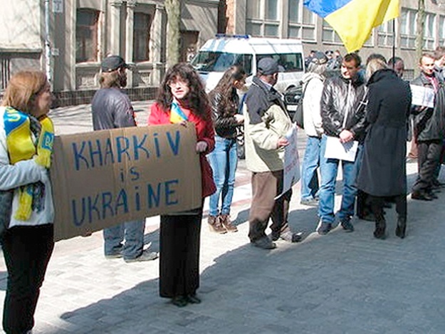 Харьковские евромайдановцы попросили Порошенко закрыть российское консульство