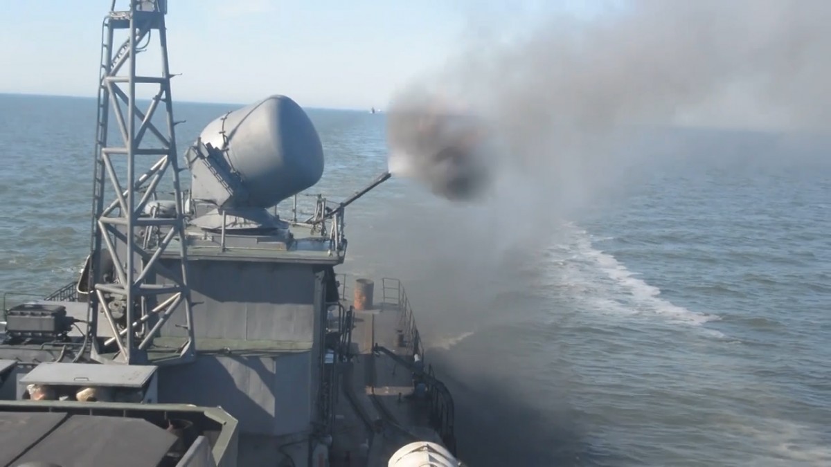Россия открыла огонь возле Керченского пролива: что устроил оккупант в Черном море 