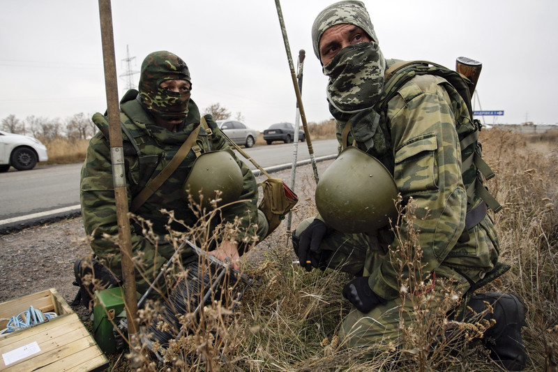 Боевики "ЛНР" пытаются прорваться в районе Бахмутской трассы, а "ДНРовцы" кошмарят силы АТО у Марьинки и Песок