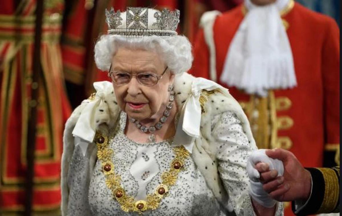 Скандал с принцем Гарри и Меган Маркл подкосил здоровье ​Елизаветы II - королева отменяет встречи