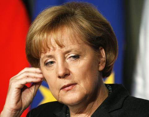 Меркель считает, что санкции против России пока отменять нельзя