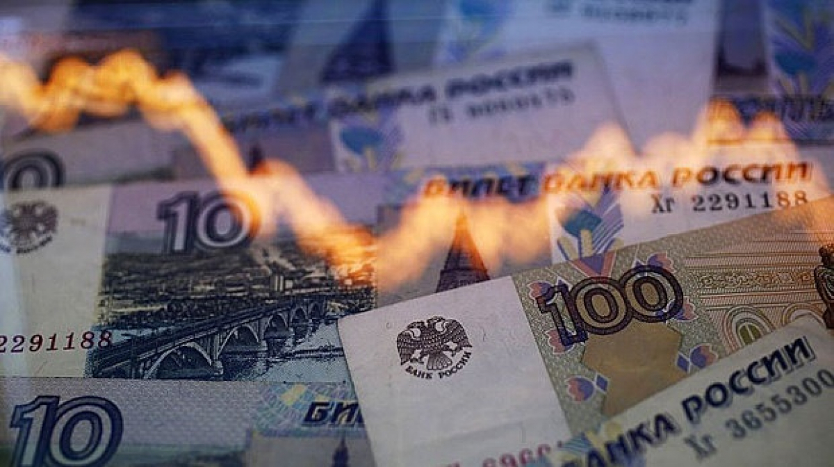 Россиян начали готовить к евро по 100 рублей: ситуация в стране очень сложная - обзор
