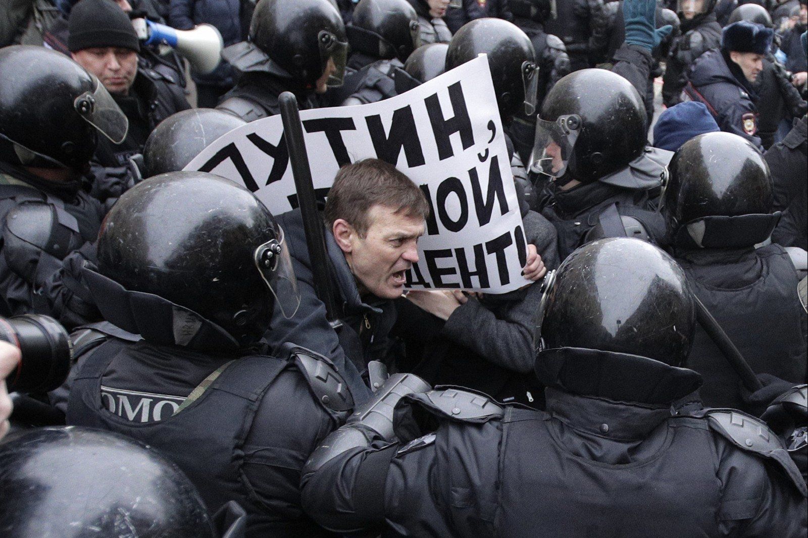 ​"Решающая схватка будет осенью", - Соловей анонсировал войну за власть в Кремле с уличными боями