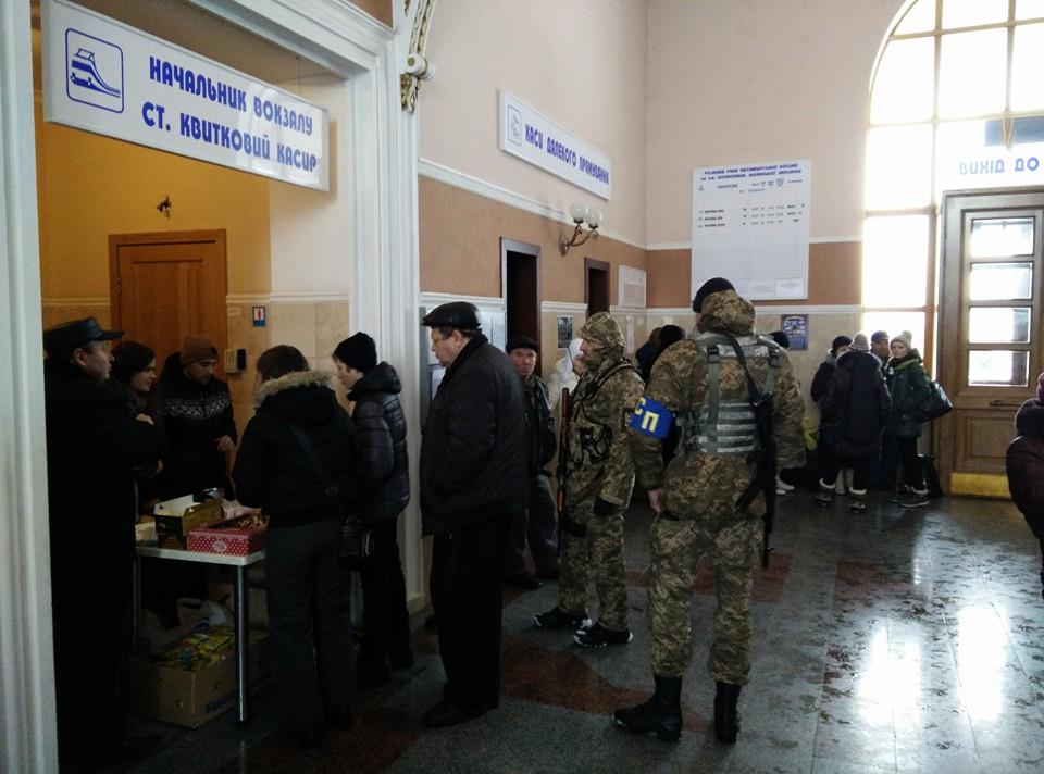 Польша начала эвакуацию своих граждан из Донбасса 