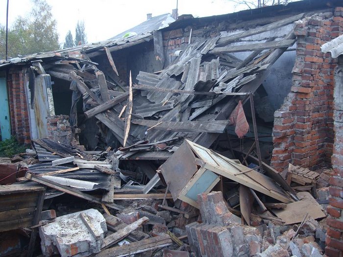 Мрак и ужас в Попасной: в результате обстрела боевиков разрушены здания, а 128 домов остались без света - кадры