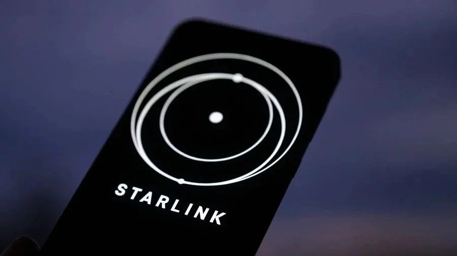 На фоне сообщений об ограничениях Starlink в Украине Сикорский обратился к Маску: "Эй, большой человек…"