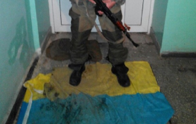 В "Л/ДНР" погиб сепаратист, который издевательски топтался по украинскому флагу, – подробности