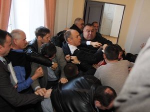 ​Городской голова Полтавы Александр Мамай напал на депутата городского совета, - нардеп