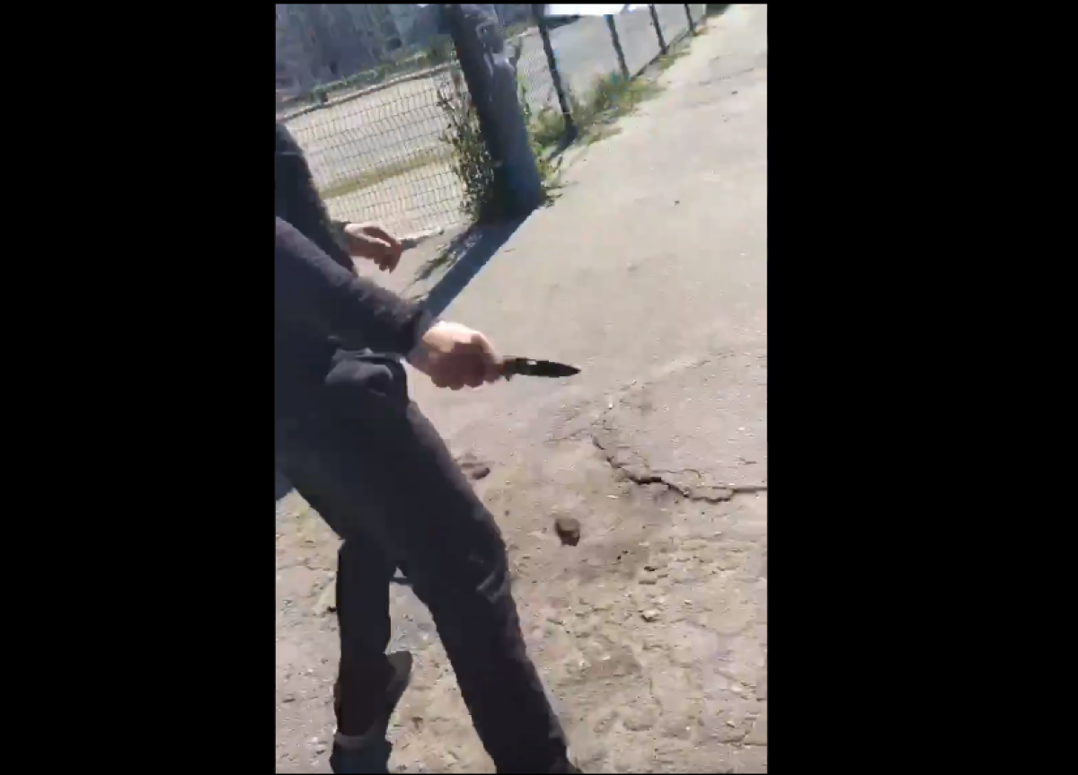 В Харькове неизвестные с ножами напали на палатку агитаторов "ОПЗЖ": опубликовано видео 