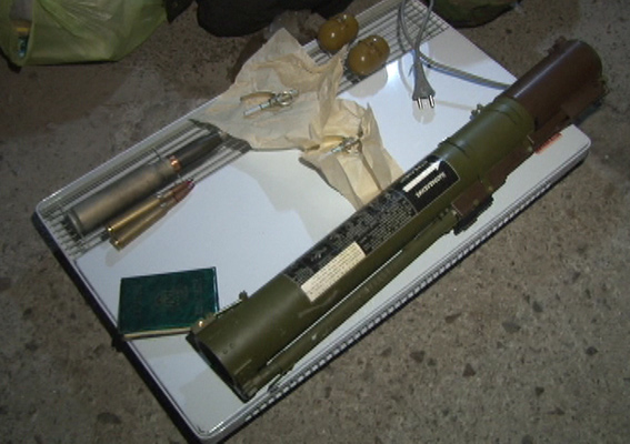 В Одессе милиция изъяла целый арсенал оружия, найденного в микроавтобусе с табличкой "Авто принимает участие в зоне АТО"