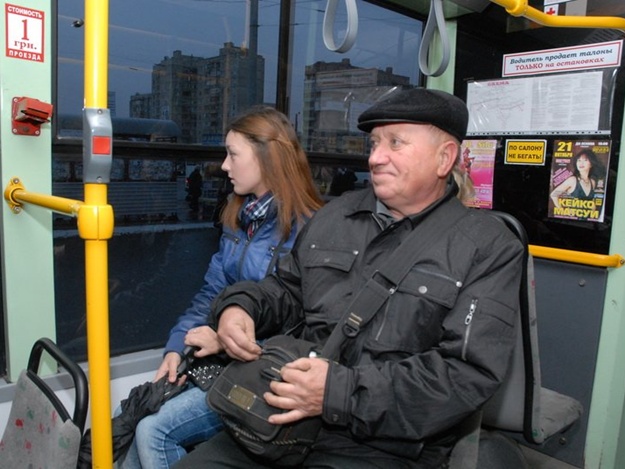 Луганский горсовет: после 19:00 необходимости в работе общественного транспорта нет 