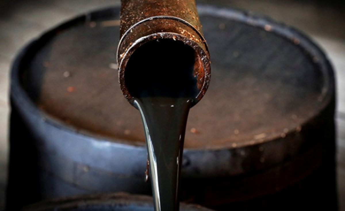 Нефтехранилища в США переполнены: цена на нефть опустистилась до отрицательных цифр