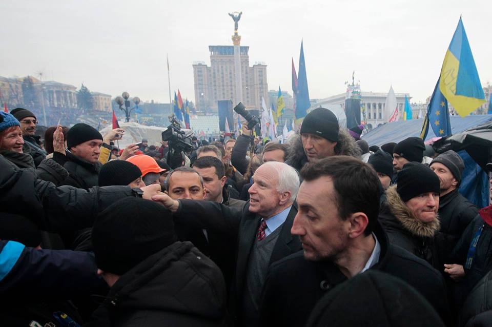 "Друг Украины Маккейн был рядом с нами и на Майдане, и в АТО", - искренние слова Порошенко в память о сенаторе