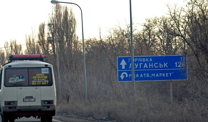 Боевики “ДНР” сообщили о подрыве автобуса с пассажирами у КПП “Новомихайловка”