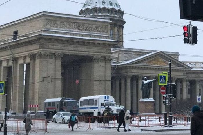 Центр Питера "парализован" силовиками: Кремль боится отмененного протеста Навального, кадры