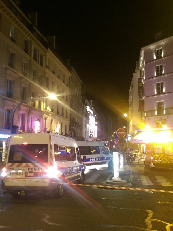 ​Горячая обстановка в Париже: вблизи стадиона во время футбольного матча прогремели сильнейшие взрывы