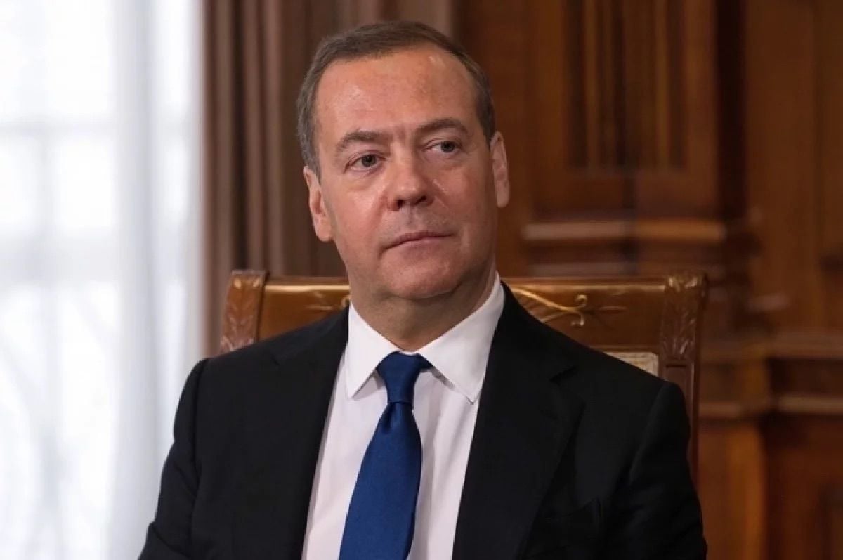 Медведев проговорился об истинных планах Кремля: нахамил Британии и пригрозил Украине захватом новых областей