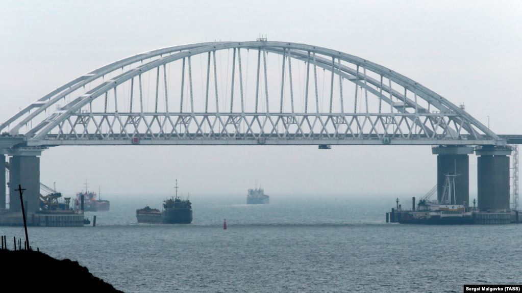 Россияне заявили про новый прорыв на Крымском мосту: что произошло - видео