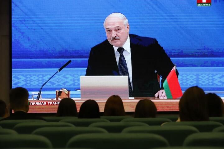 Лукашенко трижды соврал школьникам о войне в Украине: "Путин не говорил, давай в состав России входи"