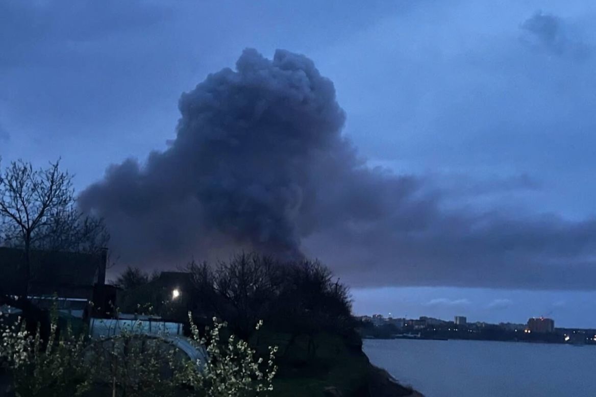 Ночные удары по Азовскому побережью: ВСУ атаковали Ейский порт и предприятие по производству БПЛА