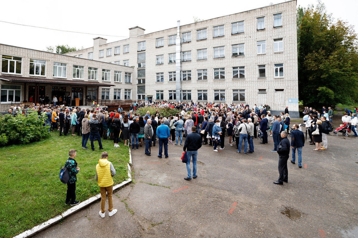 "Обещали устроить взрыв", – в Казани срочно эвакуировали более 300 школьников из-за "минирования"