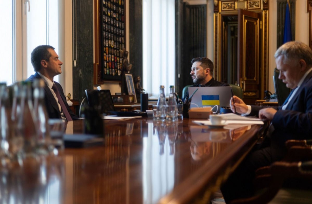 Предложение Трампа сменить Зеленского шокировало Киев и Европу: готовится ответ – FT