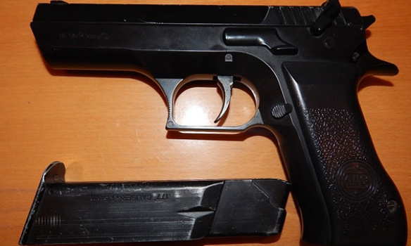 В Миргороде третьеклассник принес в школу пневматический пистолет